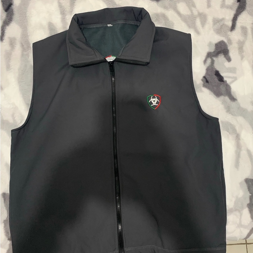Ariat black vest